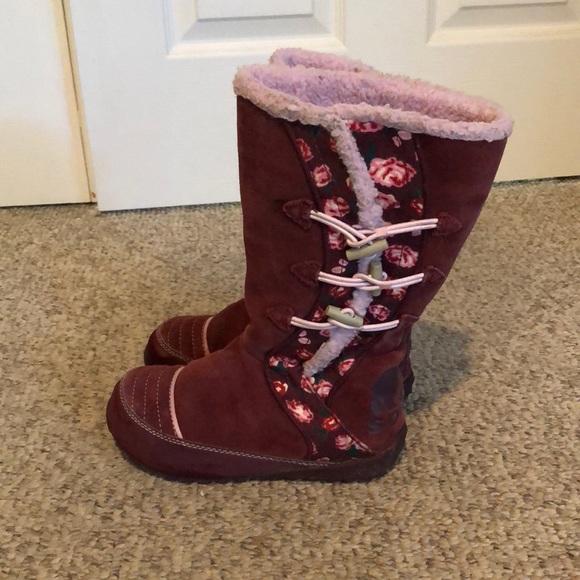 burgundy sorel boots